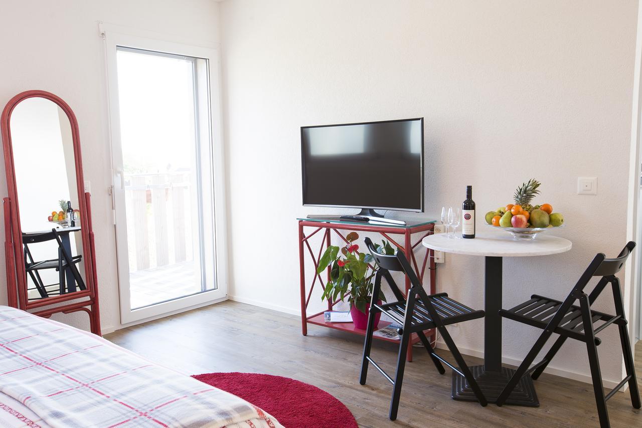 Cave Du Treyblanc Bed & Breakfast Luins Luaran gambar