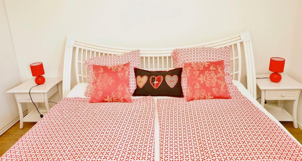 Cave Du Treyblanc Bed & Breakfast Luins Luaran gambar