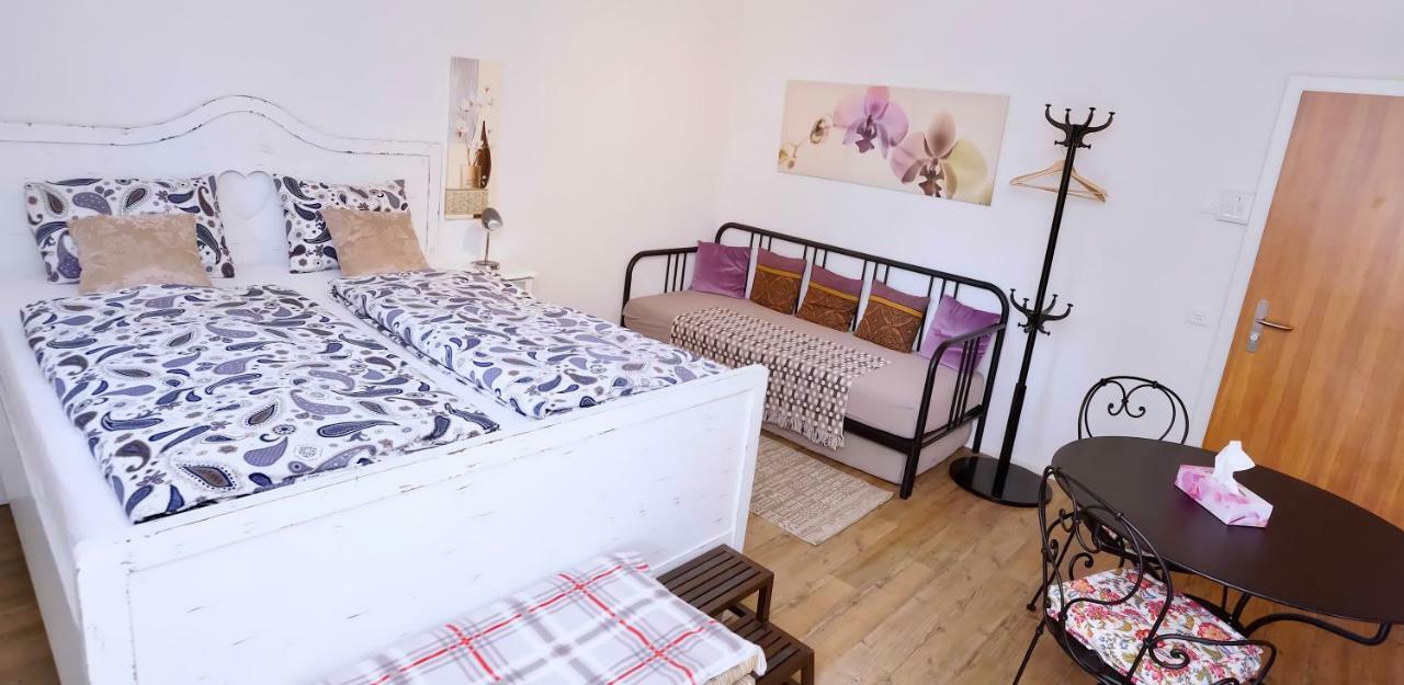 Cave Du Treyblanc Bed & Breakfast Luins Luaran gambar