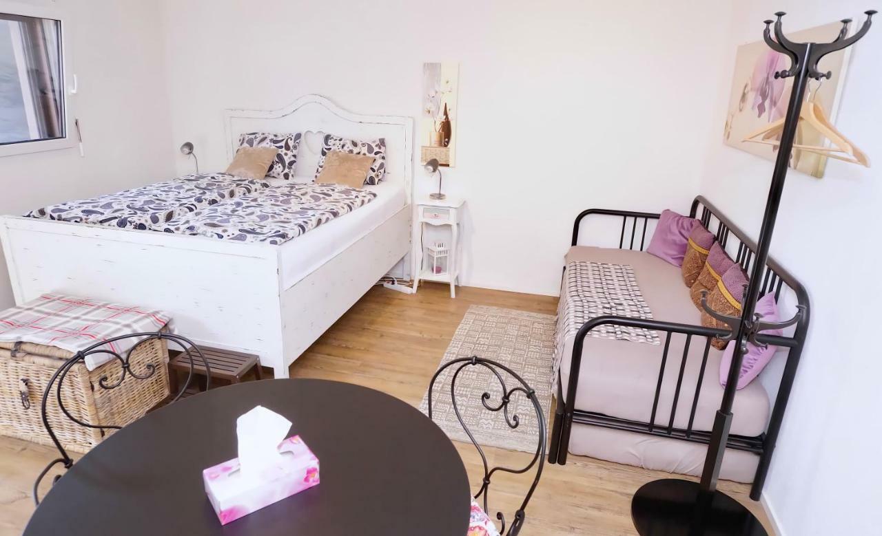 Cave Du Treyblanc Bed & Breakfast Luins Luaran gambar