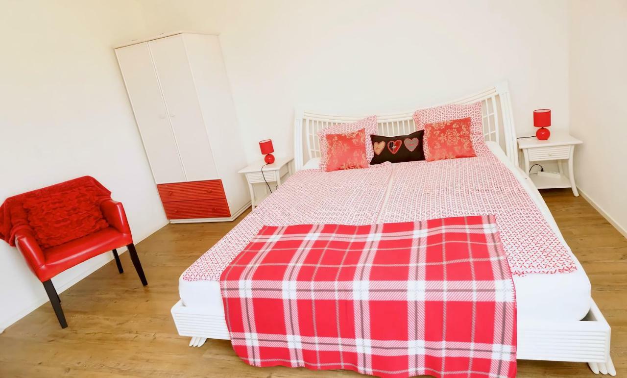Cave Du Treyblanc Bed & Breakfast Luins Luaran gambar