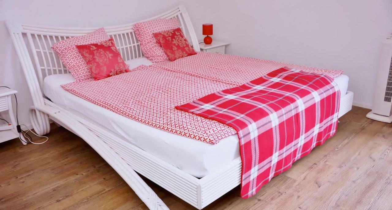 Cave Du Treyblanc Bed & Breakfast Luins Luaran gambar