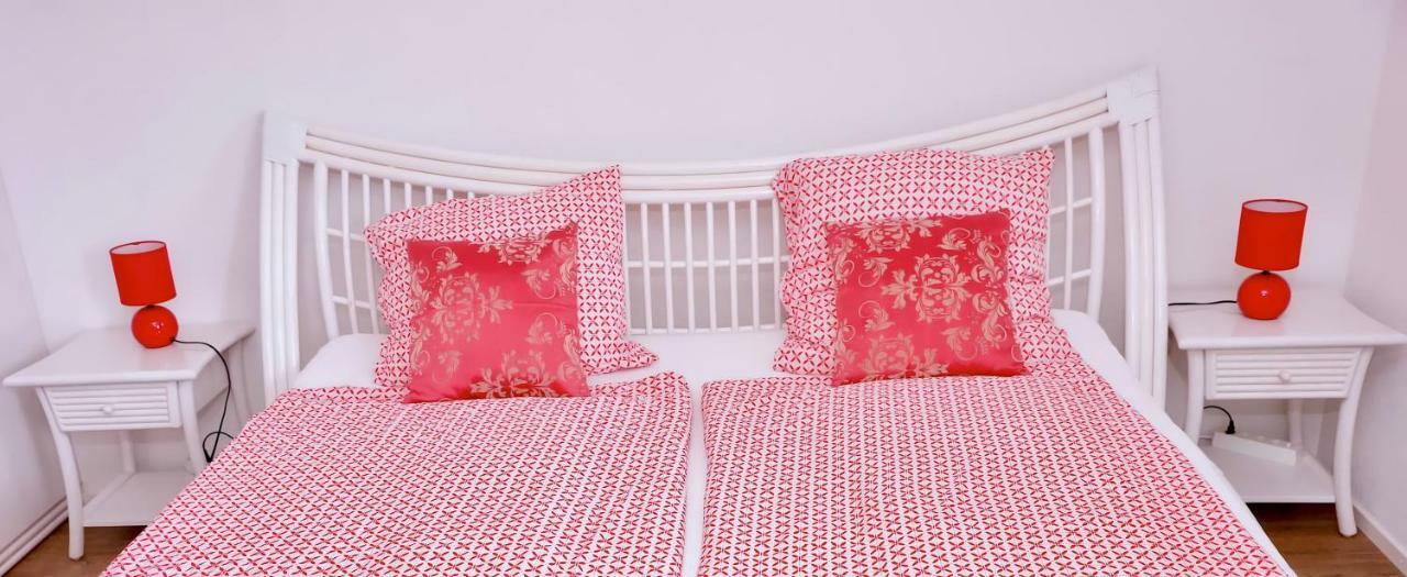 Cave Du Treyblanc Bed & Breakfast Luins Luaran gambar
