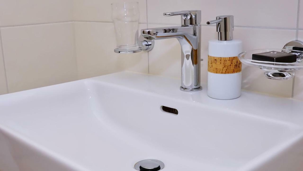 Cave Du Treyblanc Bed & Breakfast Luins Luaran gambar