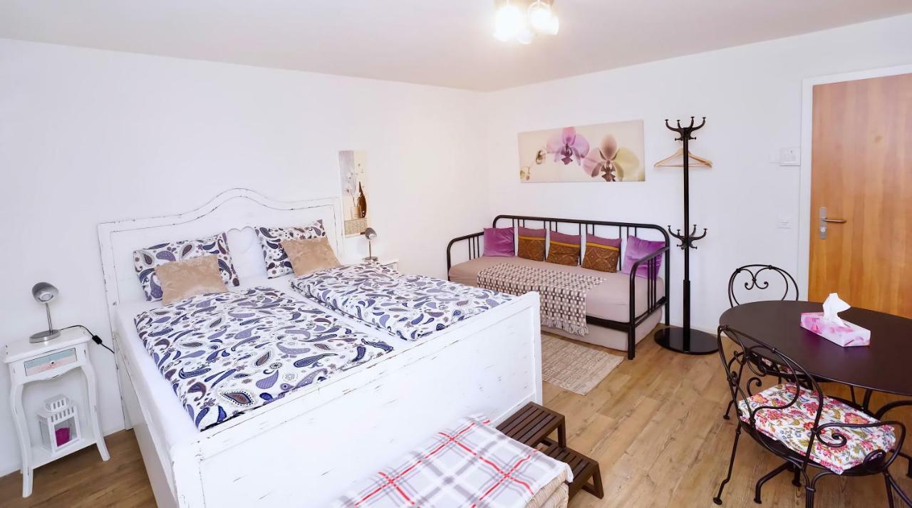 Cave Du Treyblanc Bed & Breakfast Luins Luaran gambar