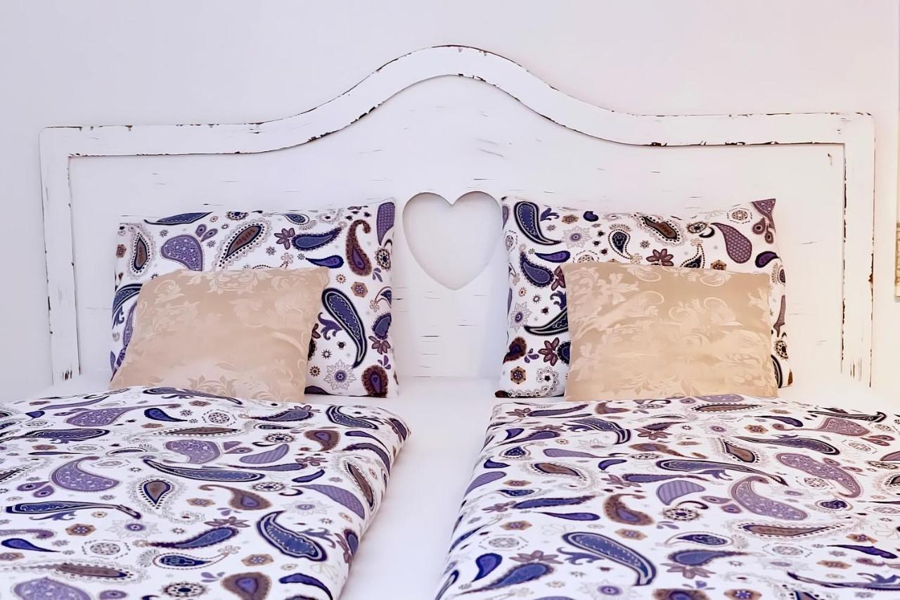 Cave Du Treyblanc Bed & Breakfast Luins Luaran gambar
